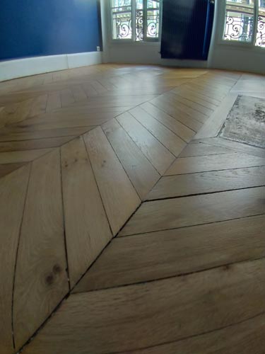 Réparation lames parquet à Mennecy<br>Remise en état des lames de parquet, Mennecy<br>Réparer un parquet abîmé, Mennecy