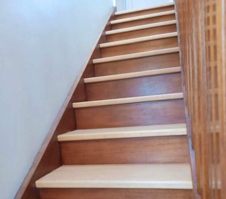 Ponçage et vitrification d'escaliers Île-de-France